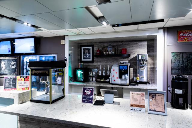 LinX Lounge service counter