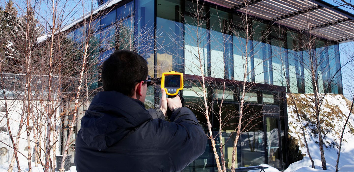 Using a tool to check heat loss from a glass-fronted building